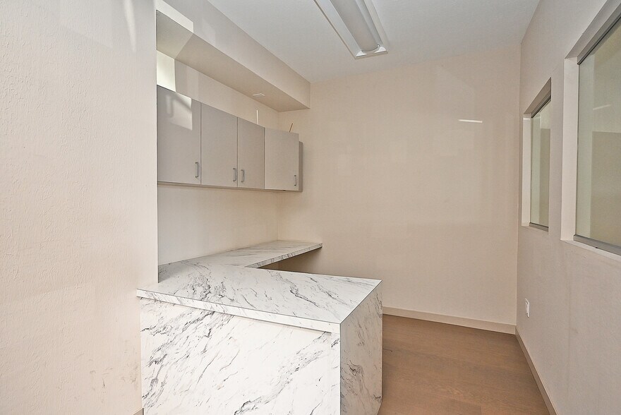 More Photos Of 6211 La Salle Ave, Oakland Storefront Retail Office For Lease