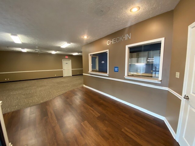 More Photos Of 950 S Kenmore Dr, Evansville Medical For Lease