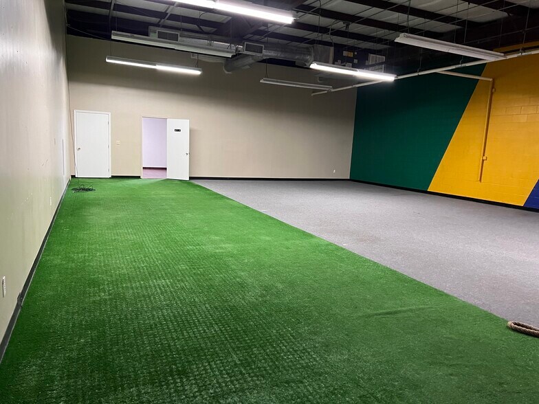 More Photos Of 4447 Thousand Oaks, San Antonio Freestanding For Sale