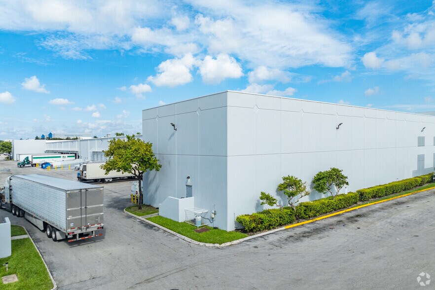 More Photos Of 8900 NW 35th Ln, Doral Warehouse For Lease