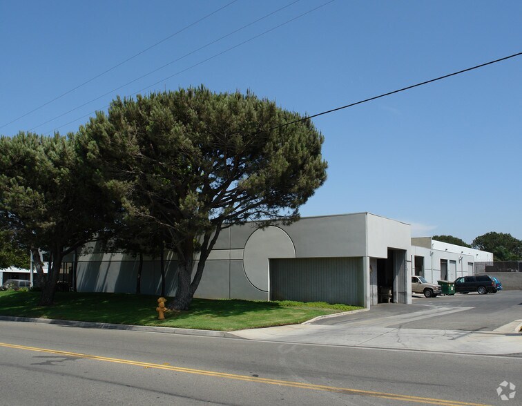More Photos Of 139 N Maple St, Corona Unknown For Lease