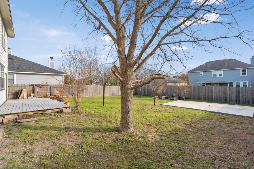 More Photos Of 113 Holmstrom St, Hutto Specialty For Sale