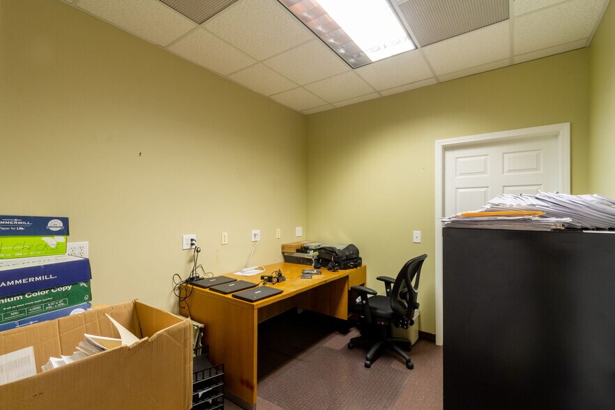 More Photos Of 94 E Crogan St, Lawrenceville Office For Lease