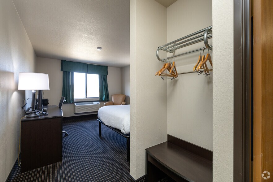 More Photos Of 1710 Jefferson St, Jefferson City Hotel For Sale