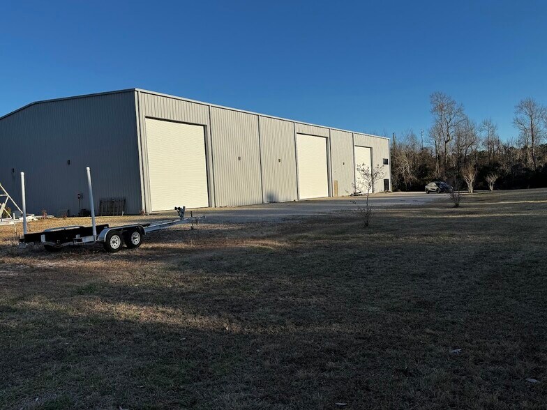 More Photos Of 301 Facility Dr, Newport Warehouse For Sale