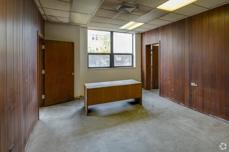 More Photos Of 5851 W Dickens Ave, Chicago Manufacturing For Lease