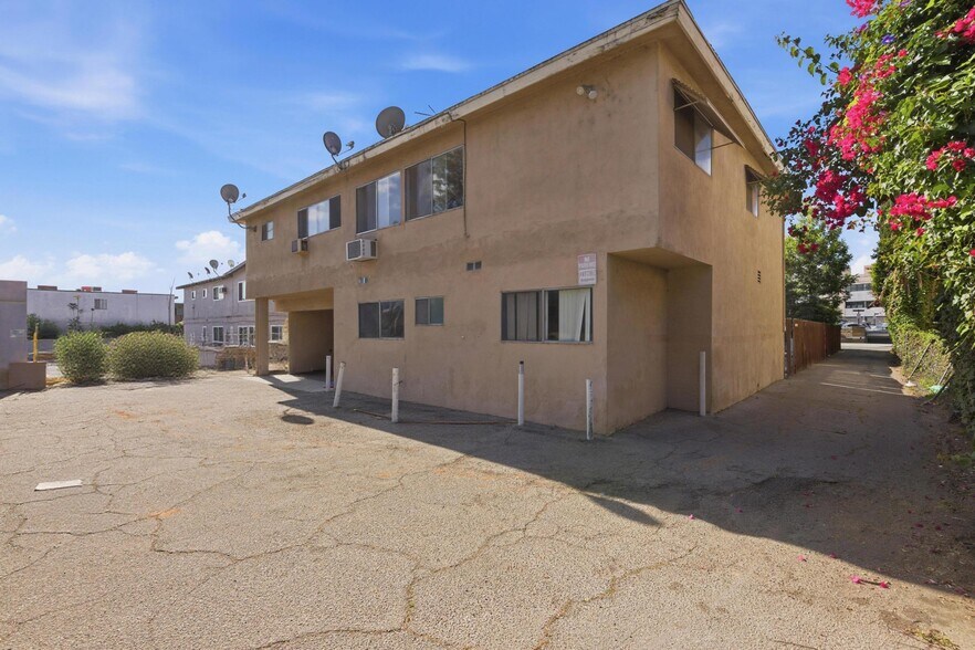 More Photos Of 18611 Clark St, Tarzana Apartments For Sale