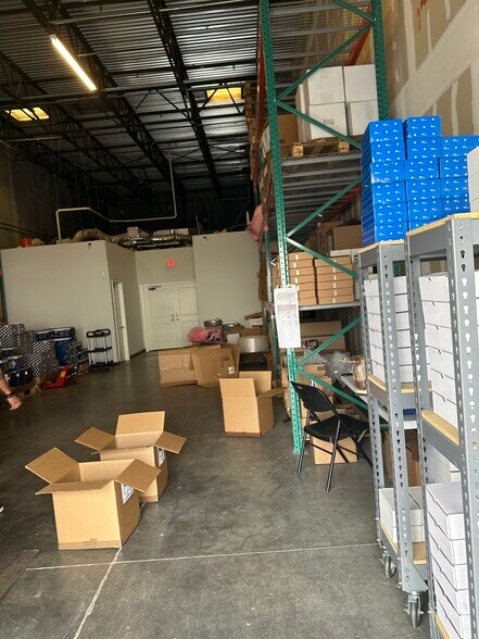 More Photos Of 4610-4630 Eagle Falls Pl, Tampa Warehouse For Lease