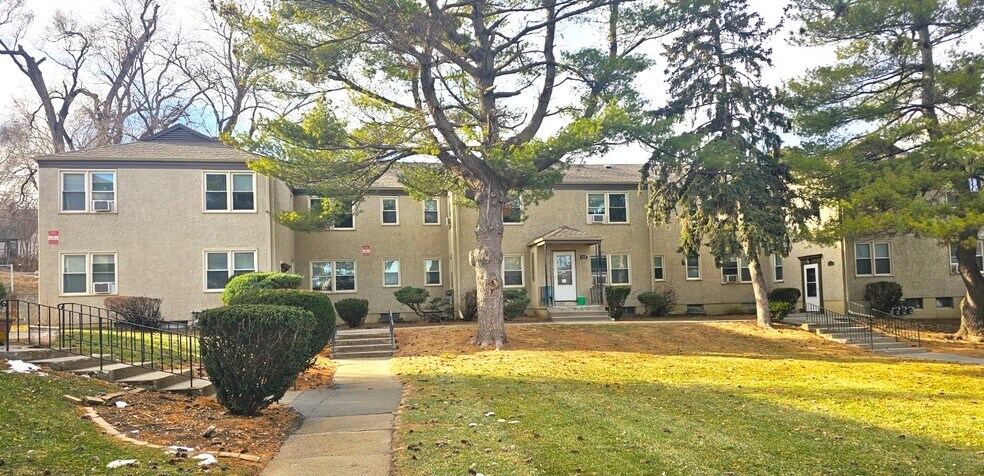 More Photos Of 818 N 46th St, Omaha Apartments For Sale