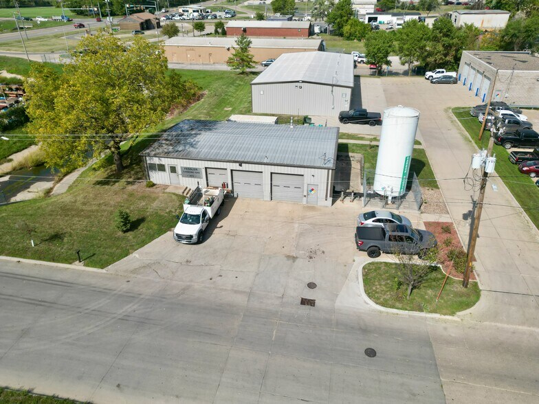 More Photos Of 2014-2016 E Ovid Ave, Des Moines Distribution For Sale