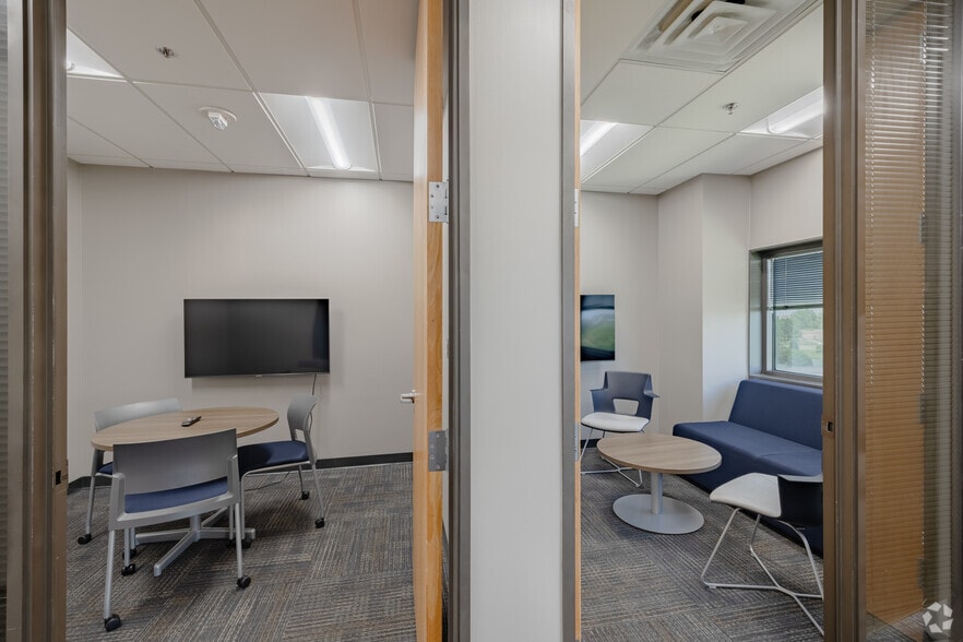 More Photos Of 4-6 Parklane Blvd, Dearborn Office For Lease