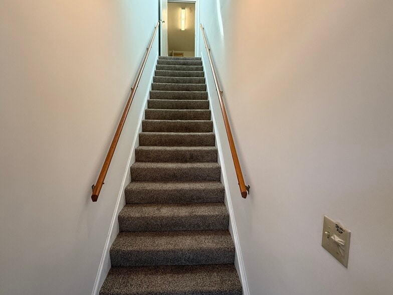 More Photos Of 403 Chatham Sq, Fredericksburg Office For Sale