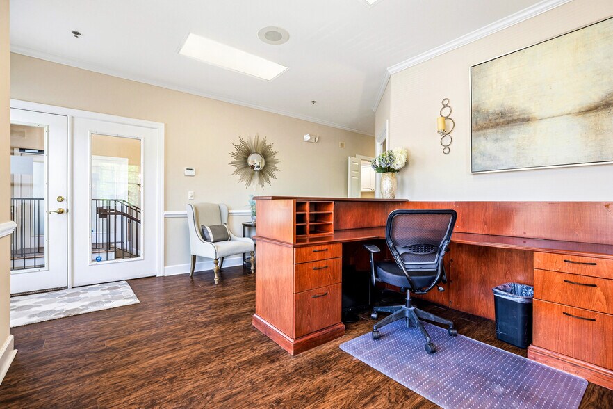 More Photos Of 501 Johnson Ferry Rd, Marietta Office For Sale