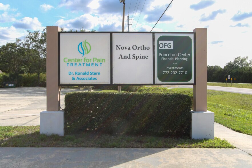 More Photos Of 989 Sebastian Blvd, Sebastian Medical For Sale