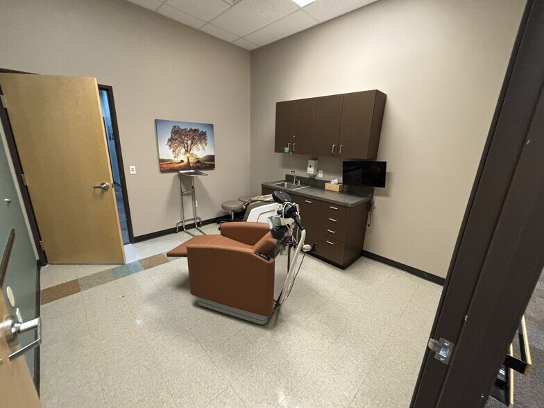 More Photos Of 16515 S 40th St, Phoenix Medical For Lease