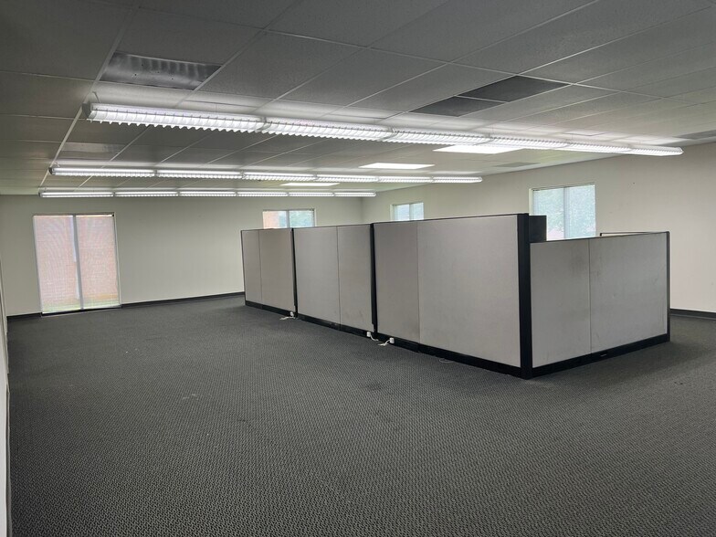 More Photos Of 616 Industrial Ave, Greensboro Flex For Lease