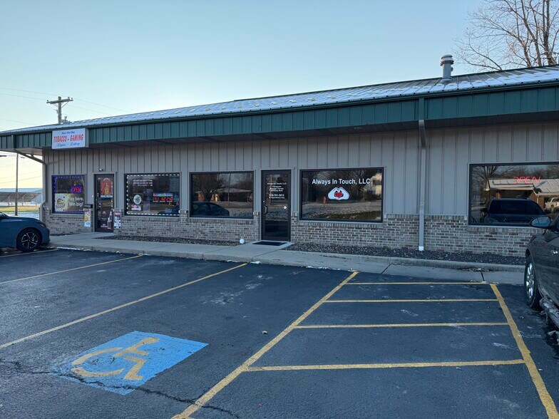 Primary Photo Of 720 S Washington St, Bunker Hill General Retail For Sale