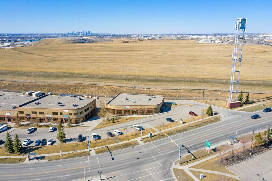 More Photos Of 3528 114 Av SE, Calgary Flex For Lease