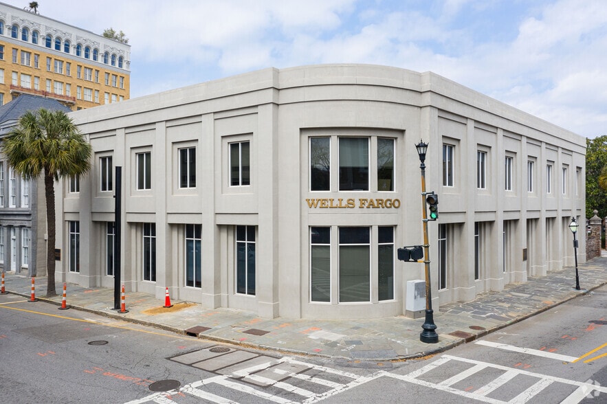 More Photos Of 16 Broad St, Charleston Bank For Lease