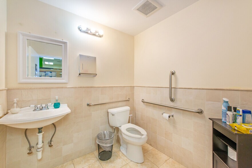 More Photos Of 885-889 Teaneck Rd, Teaneck Freestanding For Lease