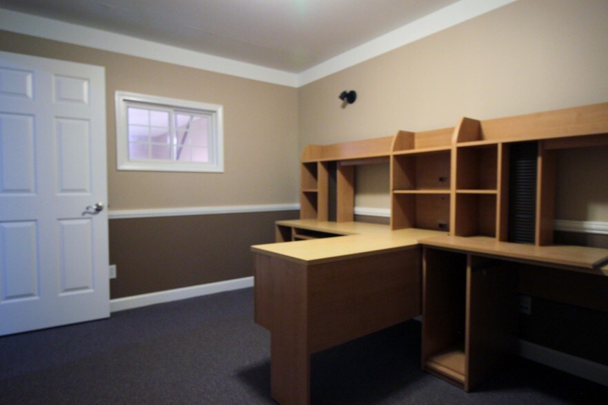 More Photos Of 10151-10171 Bergin Rd, Howell Flex For Lease
