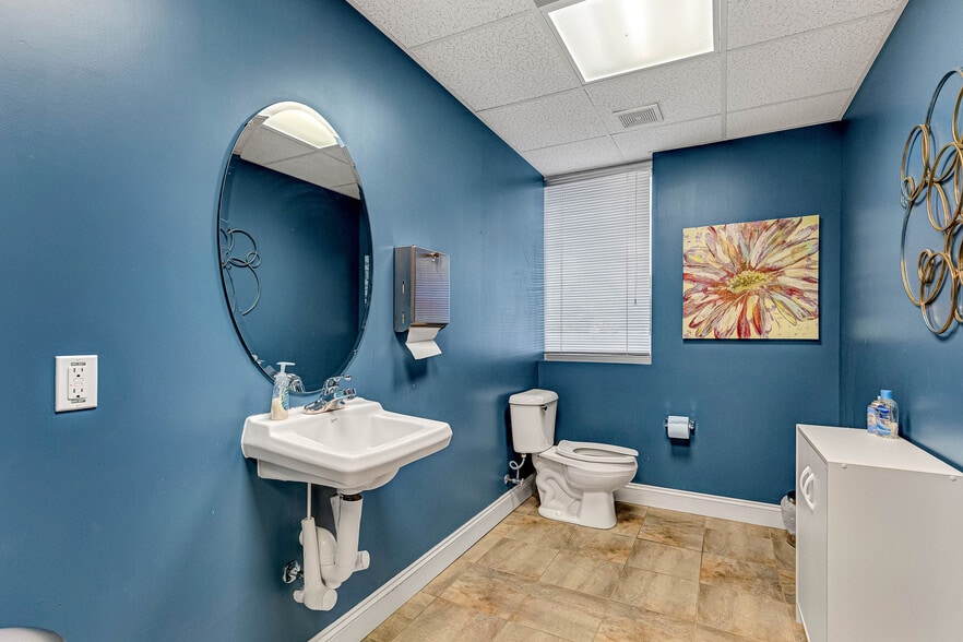 More Photos Of 5368-5380 Twin Hickory Rd, Glen Allen Flex For Sale