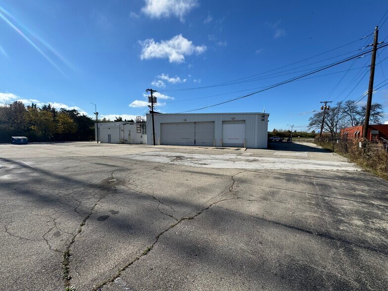 More Photos Of 3821 Industrial Blvd, Indianapolis Light Distribution For Sale