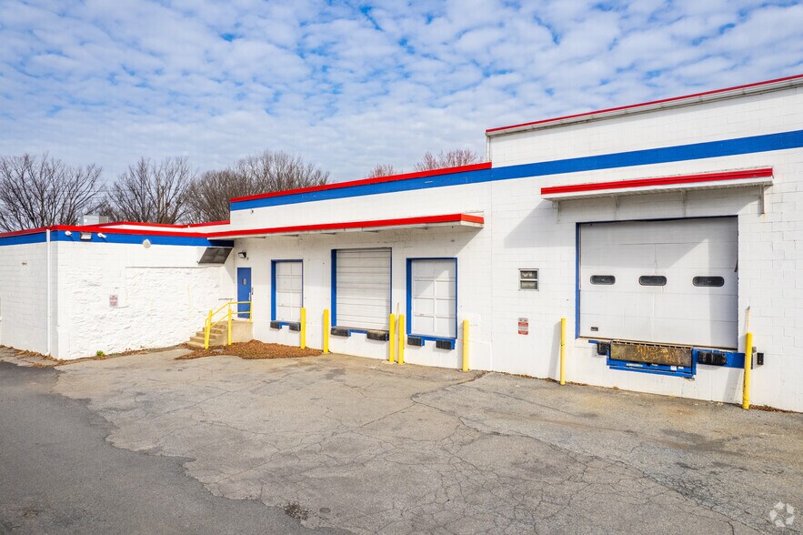 More Photos Of 826 Monocacy St, Bethlehem Showroom For Lease