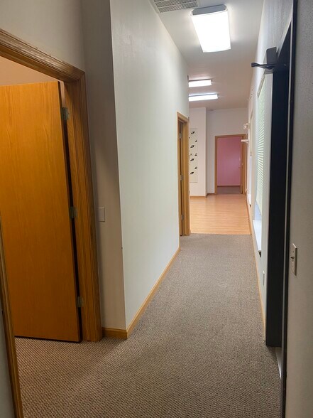 More Photos Of 513-515 W Main St, Sun Prairie Office For Sale