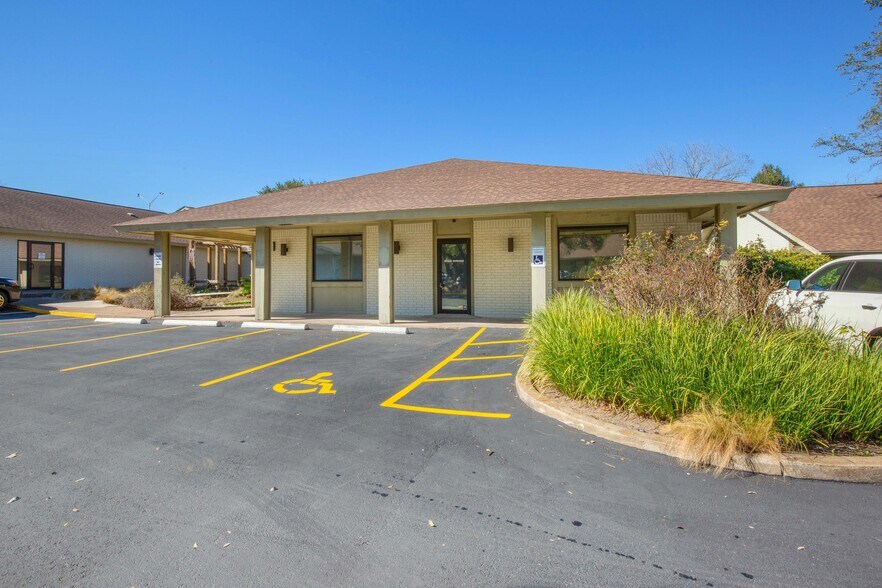 More Photos Of 1110 W William Cannon Dr, Austin Office For Lease