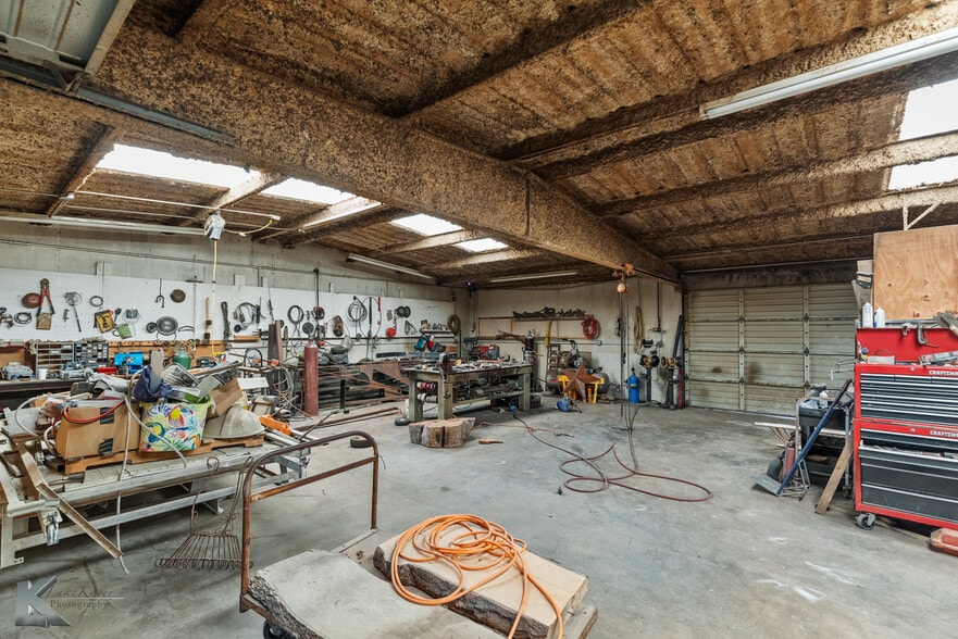 More Photos Of 302 N Access Rd, Clyde Showroom For Sale