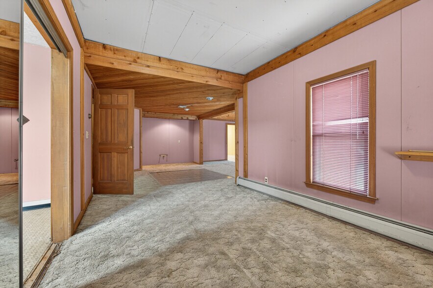 More Photos Of 209 N Main St, Belleville Medical For Sale
