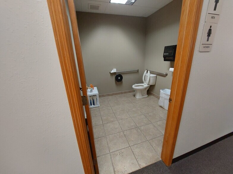 More Photos Of 435 Village Walk Ln, Johnson Creek Office For Lease