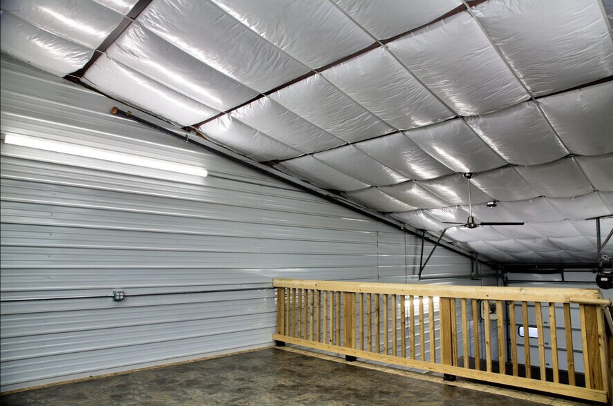 More Photos Of 560-580 Ames St, Lakewood Industrial For Lease