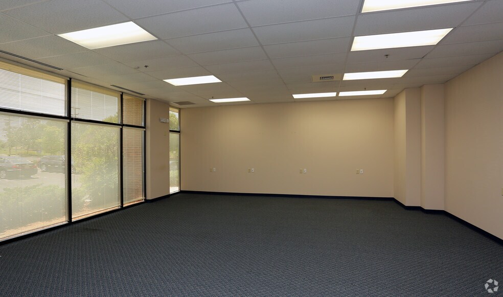 More Photos Of 4035 Premier Dr, High Point Office For Lease