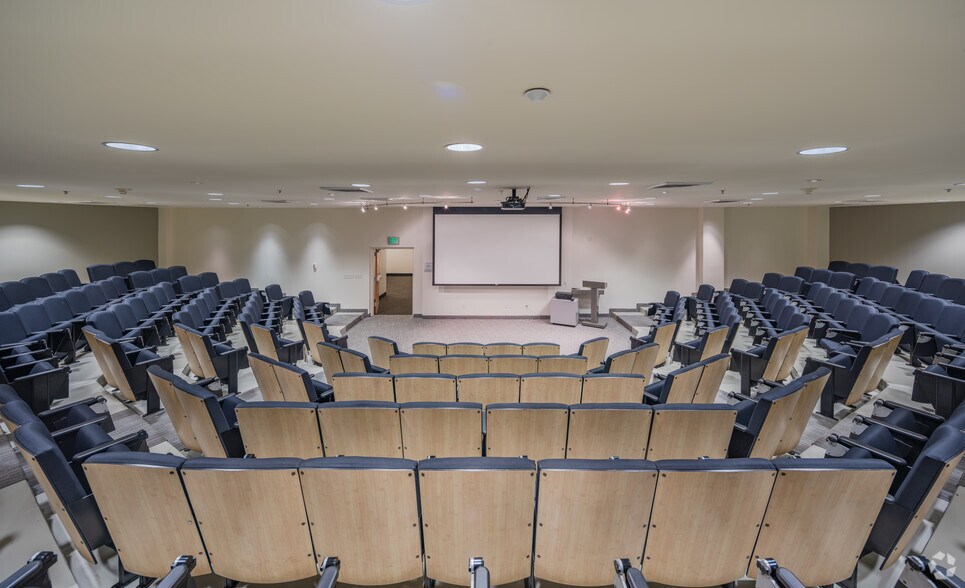 More Photos Of 3003 N Central Ave, Phoenix Office For Lease