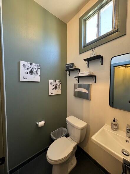 More Photos Of 212 Main St, Seal Beach Office Residential For Lease