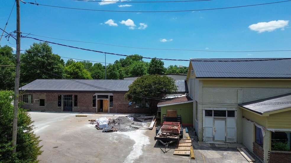 More Photos Of 628 Meridian St N, Huntsville Freestanding For Lease