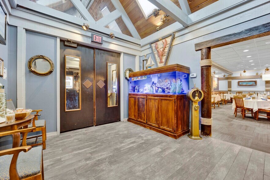 More Photos Of 890 E US Highway 45, Mundelein Freestanding For Sale