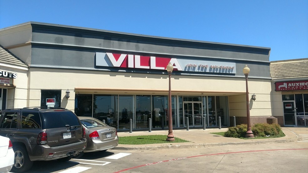 More Photos Of 9203 Skillman St, Dallas General Retail For Lease