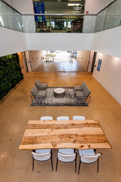 More Photos Of 104 Decker Ct, Irving Unknown For Lease