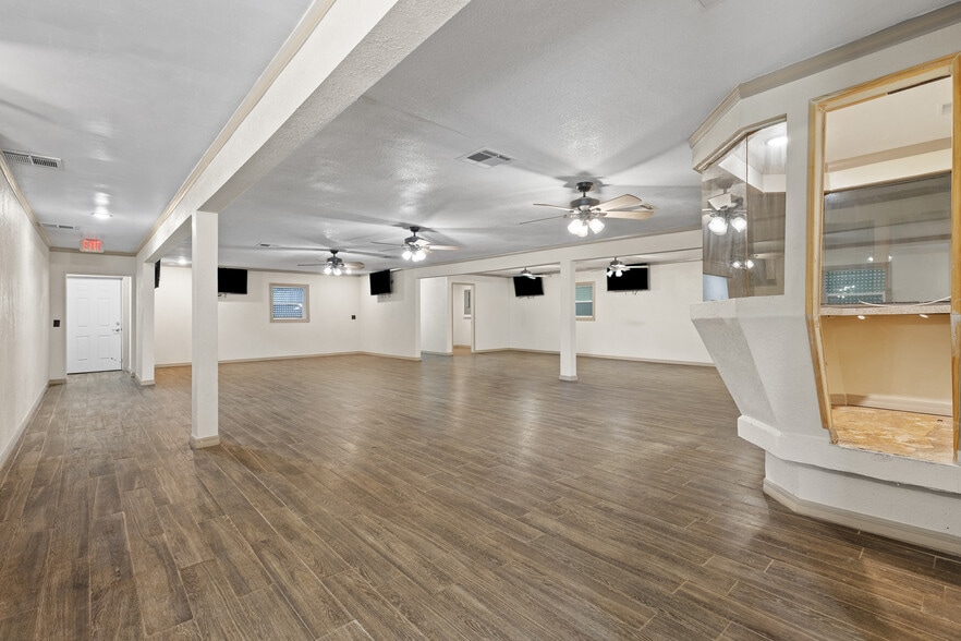 More Photos Of 918 S Adelle Ave, Deland Restaurant For Sale