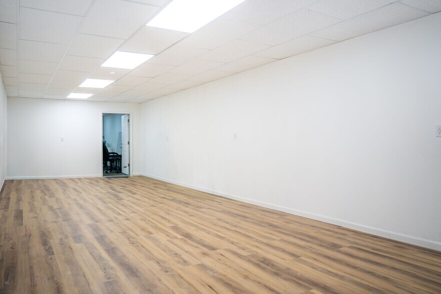 More Photos Of 2563 Main St, Stratford Medical For Lease