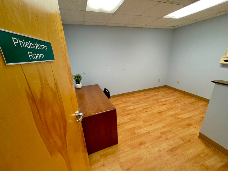 More Photos Of 1125 E Michigan Ave, Battle Creek Storefront Retail Office For Lease
