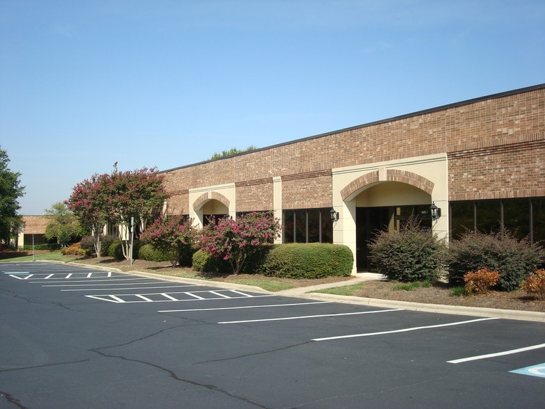 More Photos Of 2300 Sardis Rd N, Charlotte Flex For Lease