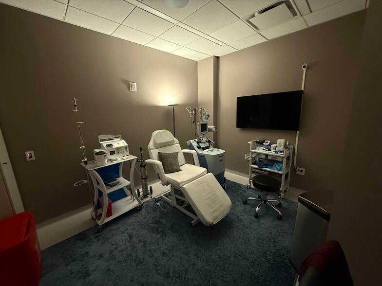 More Photos Of 160 Seventh Ave S, New York Medical For Sale