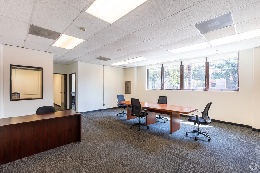 More Photos Of 1149 N Gower St, Los Angeles Office For Sale