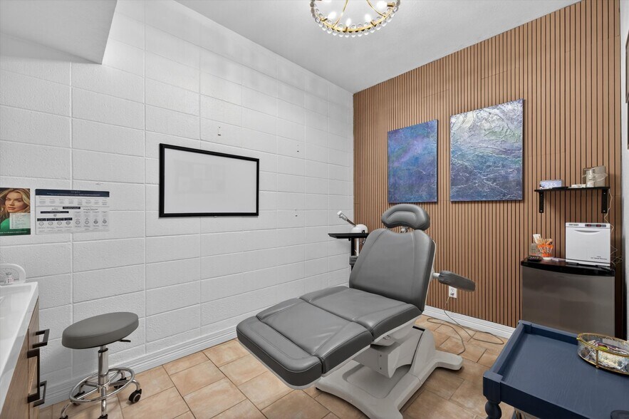 More Photos Of 2217 Sealy St, Galveston Office Residential For Sale
