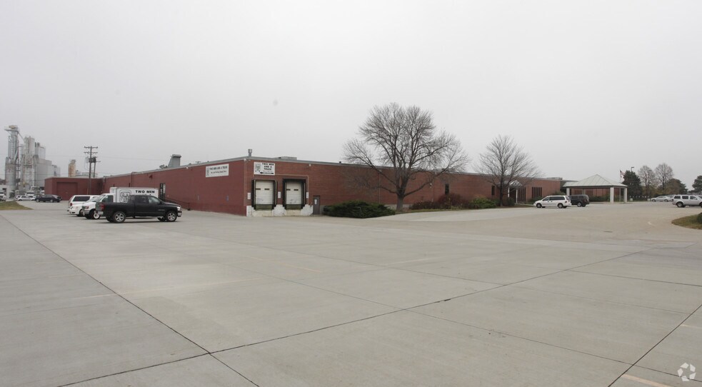 More Photos Of 6400 Cornhusker Hwy, Lincoln Flex For Sale