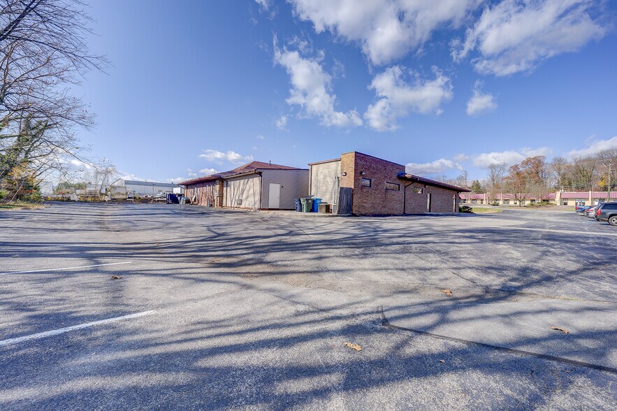 More Photos Of 5335 Peters Creek Rd, Roanoke Office For Sale